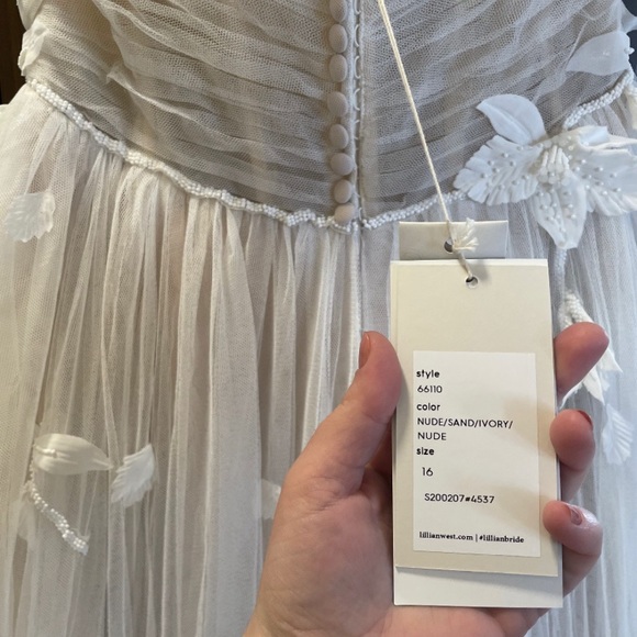 Poshmark, StillWhite - Picture 4 of 5